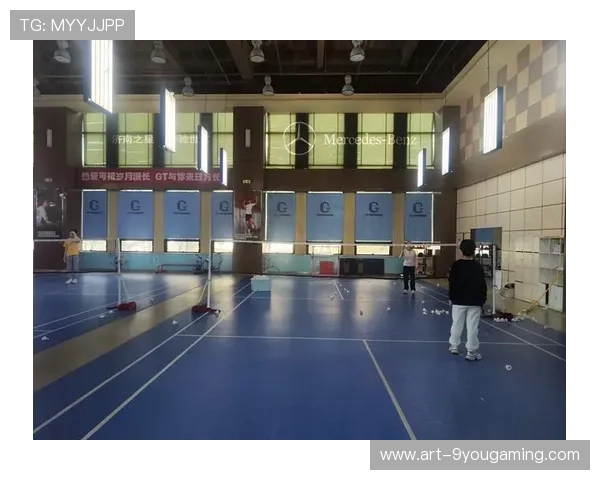 羽毛球场上逼敌失误的绝妙节奏控制